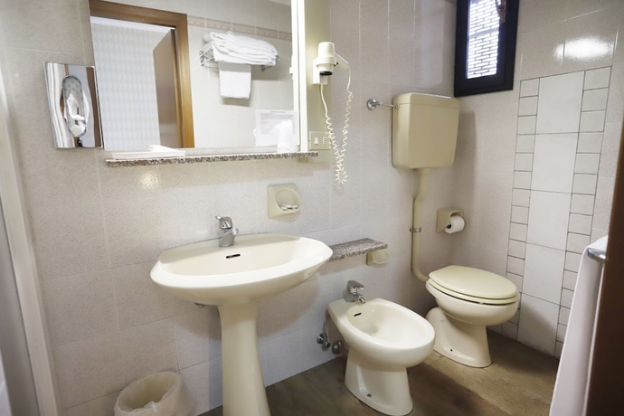 Imagen de la habitación del Hotel Albergo Giardinetto, Bolonia. Foto 17