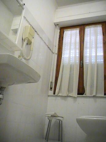 Imagen de la habitación del Hotel Albergo Giglio. Foto 12