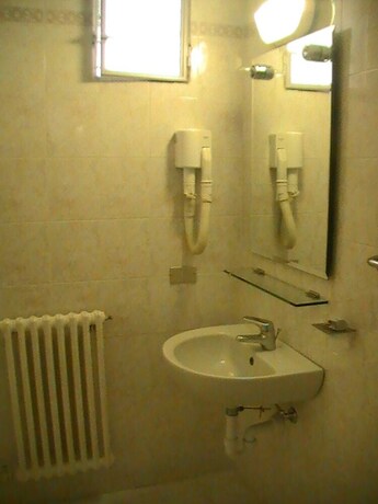 Imagen de la habitación del Hotel Albergo Giglio. Foto 14
