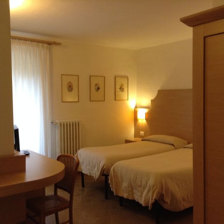 Imagen de la habitación del Hotel Albergo Giugni. Foto 4