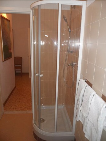 Imagen de la habitación del Hotel Albergo Giugni. Foto 11