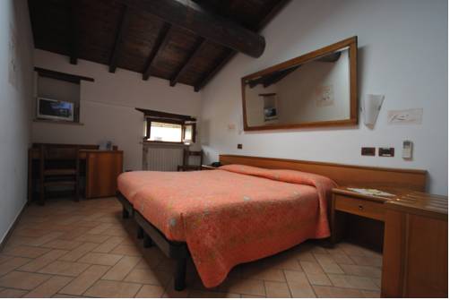 Imagen de la habitación del Hotel Albergo Giulia Gonzaga. Foto 12