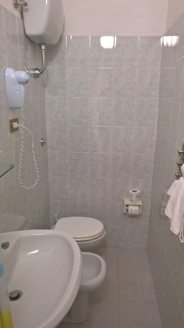 Imagen de la habitación del Hotel Albergo Golfo. Foto 16