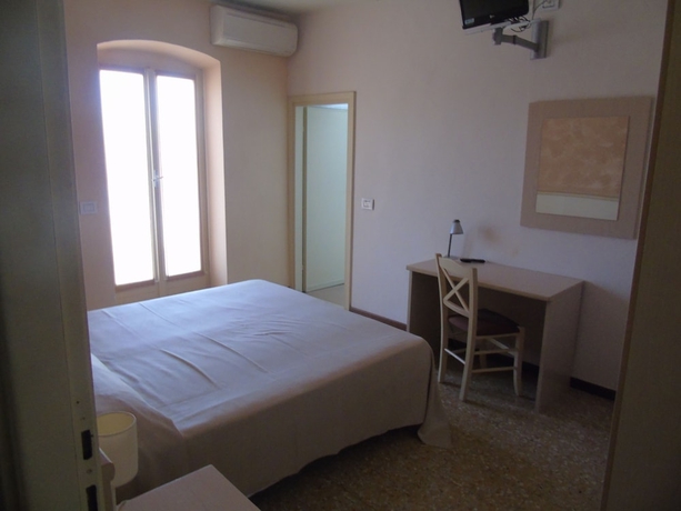 Imagen de la habitación del Hotel Albergo Grifone 1891. Foto 8