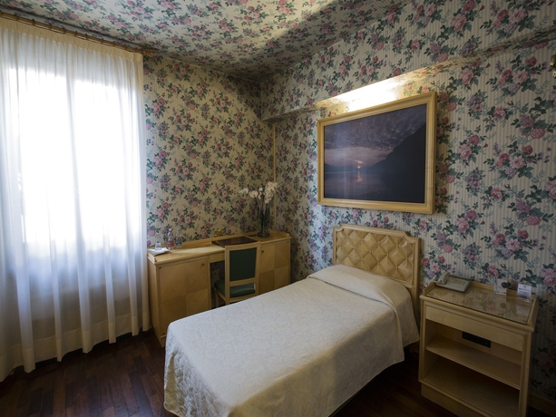 Imagen de la habitación del Hotel Albergo Italia, Novara. Foto 7
