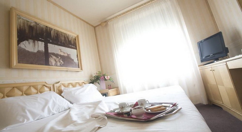 Imagen de la habitación del Hotel Albergo Italia, Novara. Foto 10