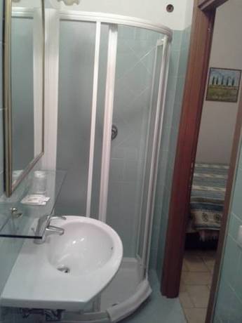 Imagen de la habitación del Hotel Albergo Italia, Poggibonsi. Foto 16
