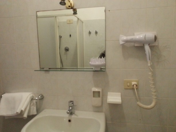 Imagen de la habitación del Hotel Albergo Jolanda. Foto 15