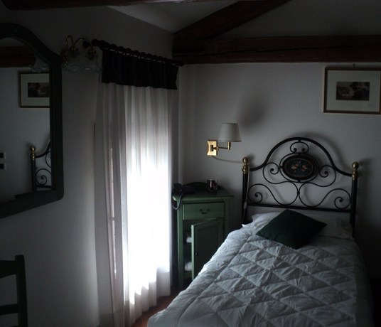 Imagen de la habitación del Hotel Albergo La Bersagliera. Foto 5