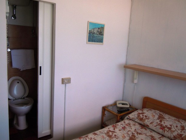 Imagen de la habitación del Hotel Albergo La Lampara. Foto 9