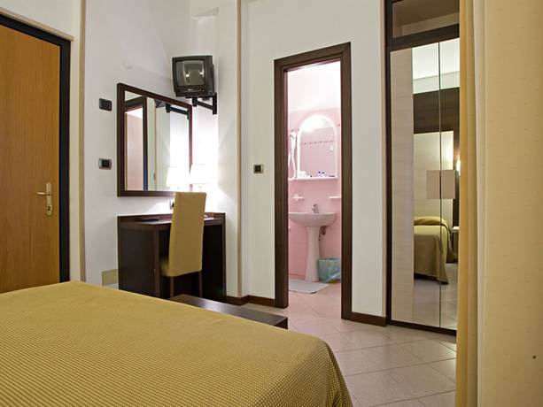 Imagen de la habitación del Hotel Albergo La Marina. Foto 9