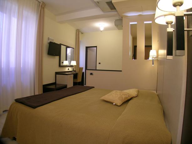 Imagen de la habitación del Hotel Albergo La Marina. Foto 13