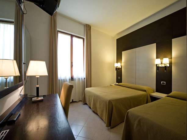 Imagen de la habitación del Hotel Albergo La Marina. Foto 14
