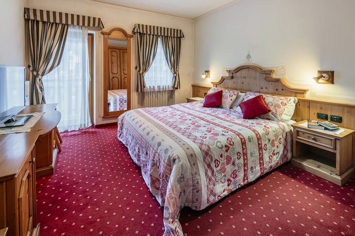 Imagen de la habitación del Hotel Albergo La Montanina. Foto 15