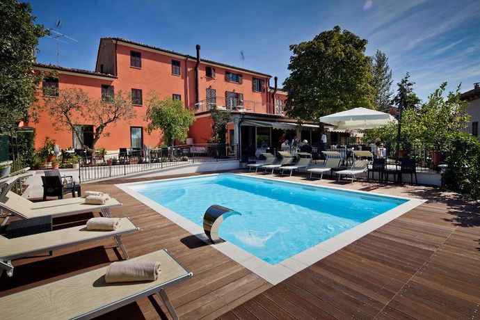 Imagen de la piscina del Hotel Albergo La Palomba. Foto 18