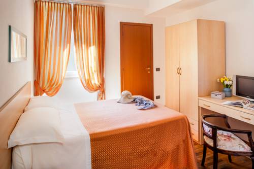 Imagen de la habitación del Hotel Albergo La Piazzetta. Foto 2