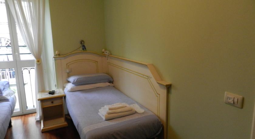 Imagen de la habitación del Hotel Albergo La Ripa. Foto 4