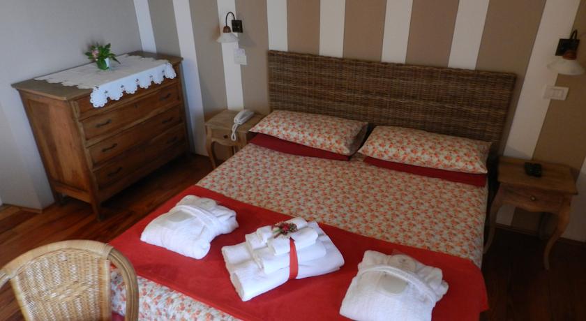Imagen de la habitación del Hotel Albergo La Ripa. Foto 5