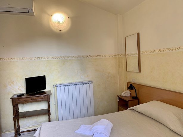 Imagen de la habitación del Hotel Albergo La Villetta. Foto 20