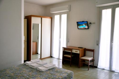 Imagen de la habitación del Hotel Albergo Larenzia. Foto 7