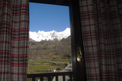 Imagen de la habitación del Hotel Albergo Le Marmotte. Foto 10