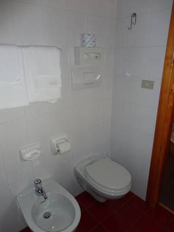 Imagen de la habitación del Hotel Albergo Le Marmotte. Foto 15