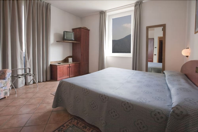 Imagen de la habitación del Hotel Albergo Lenno. Foto 2