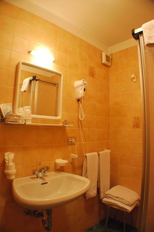 Imagen de la habitación del Hotel Albergo Lucia. Foto 8