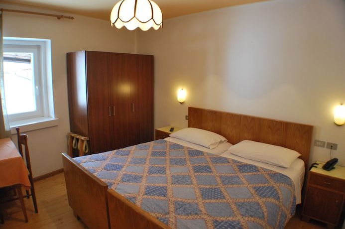 Imagen de la habitación del Hotel Albergo Lucia. Foto 10