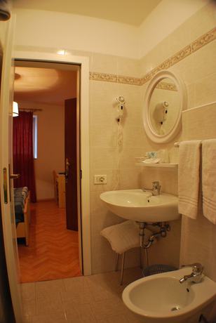 Imagen de la habitación del Hotel Albergo Lucia. Foto 11