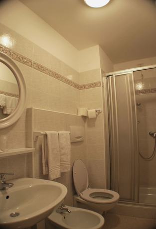 Imagen de la habitación del Hotel Albergo Lucia. Foto 13