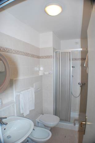 Imagen de la habitación del Hotel Albergo Lucia. Foto 15