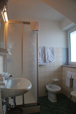Imagen de la habitación del Hotel Albergo Lucia. Foto 17