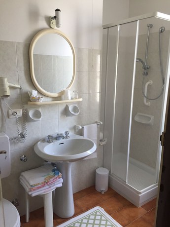 Imagen de la habitación del Hotel Albergo Maggio. Foto 14