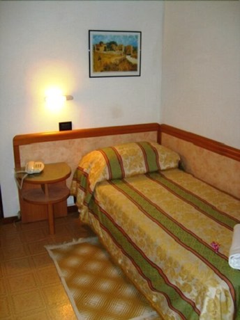 Imagen de la habitación del Hotel Albergo Marenghi. Foto 15