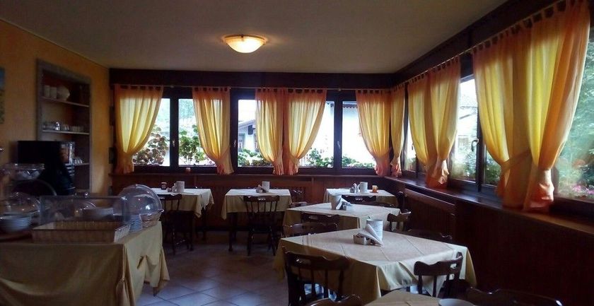 Imagen del bar/restaurante del Hotel Albergo Max Meubl&egrave;. Foto 4