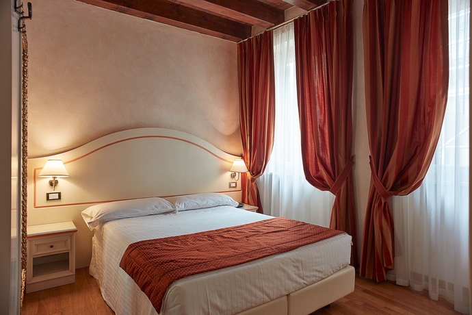 Imagen de la habitación del Hotel Albergo Mazzanti. Foto 7