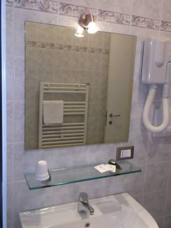 Imagen de la habitación del Hotel Albergo Meubl&egrave; Abatjour. Foto 11