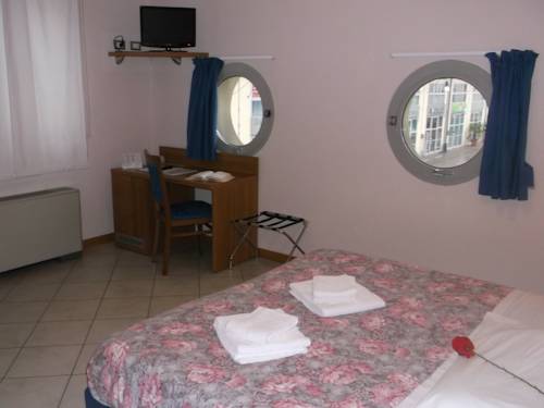 Imagen de la habitación del Hotel Albergo Meubl&egrave; Abatjour. Foto 13