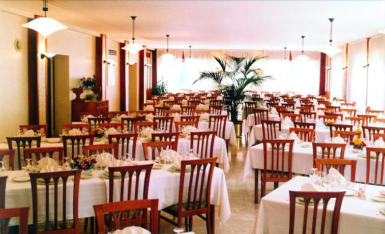 Imagen del bar/restaurante del Hotel Albergo Milano, Boario Terme. Foto 3