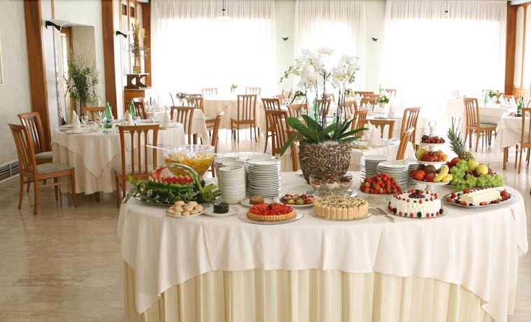 Imagen del bar/restaurante del Hotel Albergo Milano, Boario Terme. Foto 4