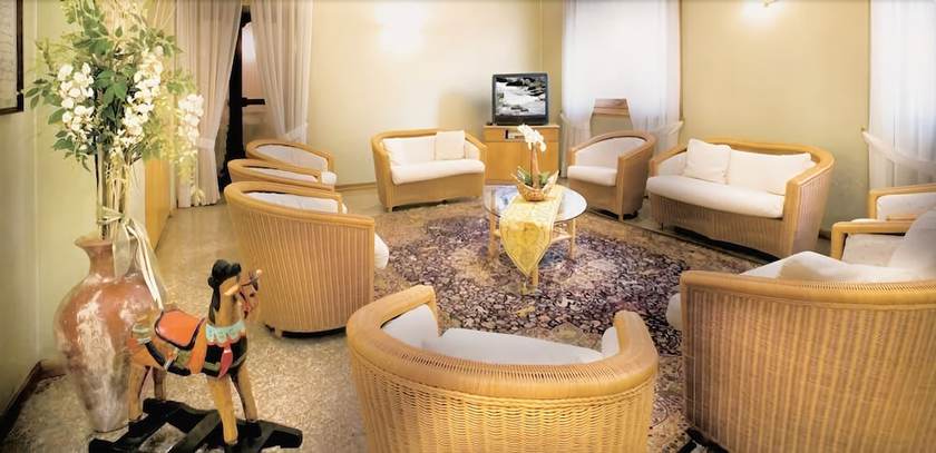 Imagen de los interiores del Hotel Albergo Milano, Boario Terme. Foto 18