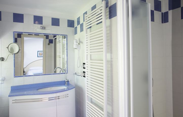 Imagen de la habitación del Hotel Albergo Milano, Lanzo d`Intelvi. Foto 9