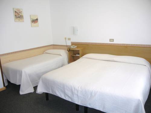 Imagen de la habitación del Hotel Albergo Miralaghi. Foto 1