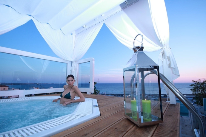 Imagen de la habitación del Hotel Albergo Miramare Gallipoli. Foto 16