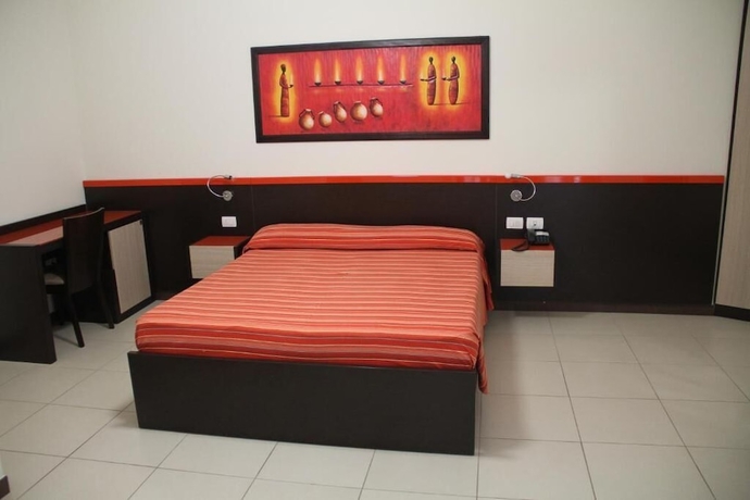 Imagen de la habitación del Hotel Albergo Miramare Gallipoli. Foto 17