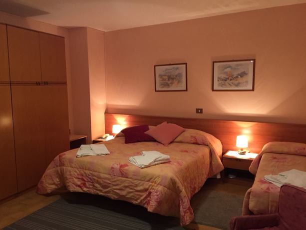 Imagen de la habitación del Hotel Albergo Miramonti, Arta Terme. Foto 13