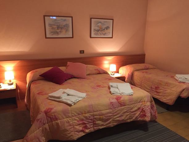 Imagen de la habitación del Hotel Albergo Miramonti, Arta Terme. Foto 14