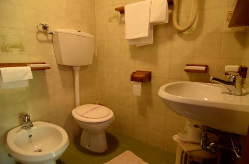 Imagen de la habitación del Hotel Albergo Mirella. Foto 4