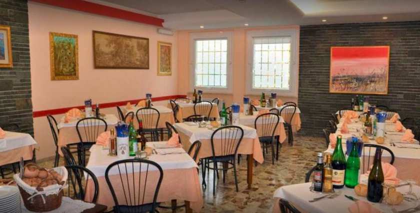 Imagen del bar/restaurante del Hotel Albergo Moderna. Foto 5